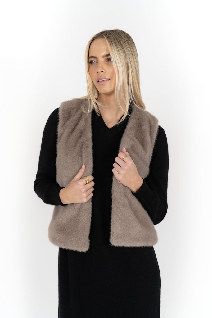 How to Layer Like a Pro: Style & Warmth Without the Bulk